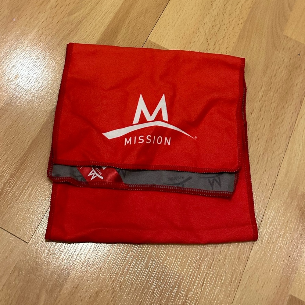 Red mission cooling towel